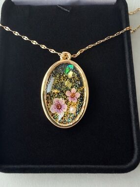 Handmade Gold Oval Floral Glitter Pendant Necklace